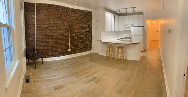 1666 32nd St NW-Unit -5 in Washington, DC - Building Photo - Building Photo