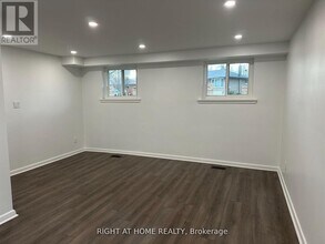 606 Lansdowne Dr in Oshawa, ON - Building Photo - Building Photo