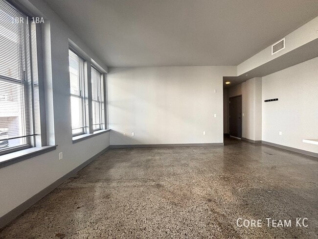 306 E 12th St in Kansas City, MO - Building Photo - Building Photo