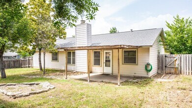 11606 Parkfield Dr in Austin, TX - Building Photo - Building Photo