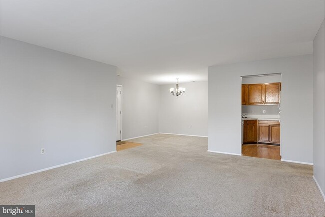 5306 Aberdeen Dr in Mount Laurel, NJ - Building Photo - Building Photo