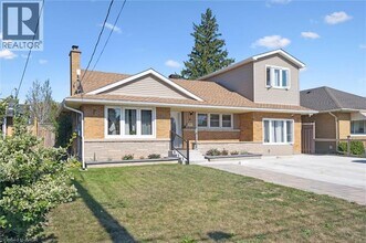 18 Cambridge Ave in Kitchener, ON - Building Photo - Building Photo