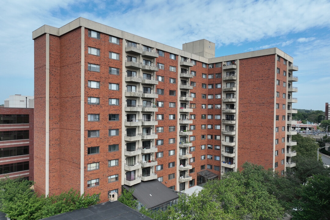 Pleasant Plaza in Malden, MA - Foto de edificio