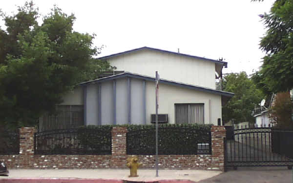 5065 Cartwright Ave in North Hollywood, CA - Building Photo