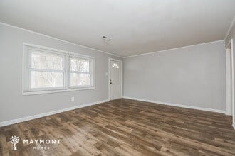 1825 Glenside Dr in Greensboro, NC - Foto de edificio - Building Photo