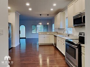 211 Idlewild Ave in Raleigh, NC - Building Photo - Building Photo