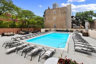 1660 N La Salle Dr, Unit 1608 in Chicago, IL - Foto de edificio - Building Photo