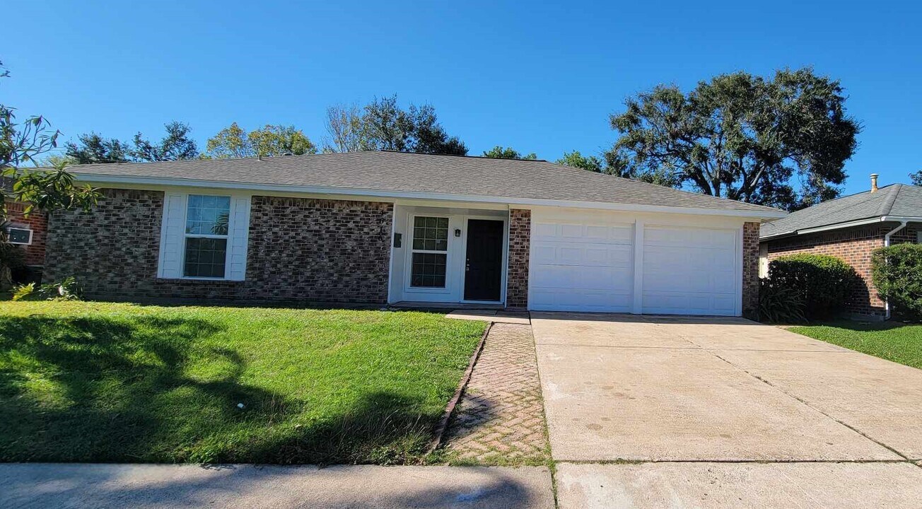 4616 Luella Ave in Deer Park, TX - Building Photo