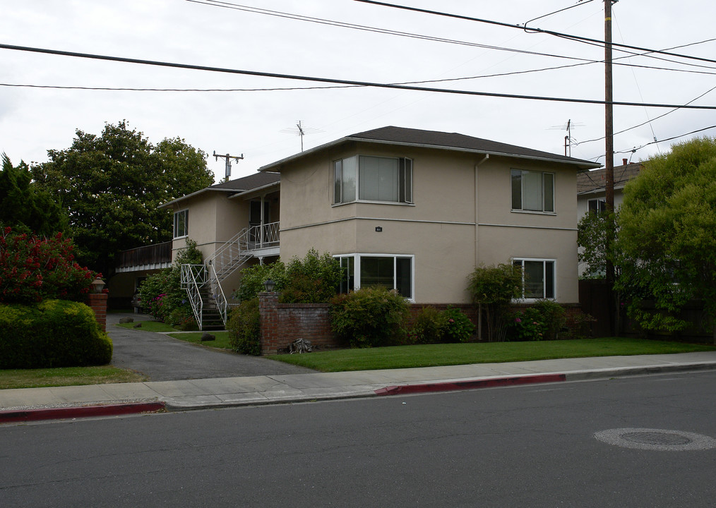 831 Roble Ave in Menlo Park, CA - Foto de edificio