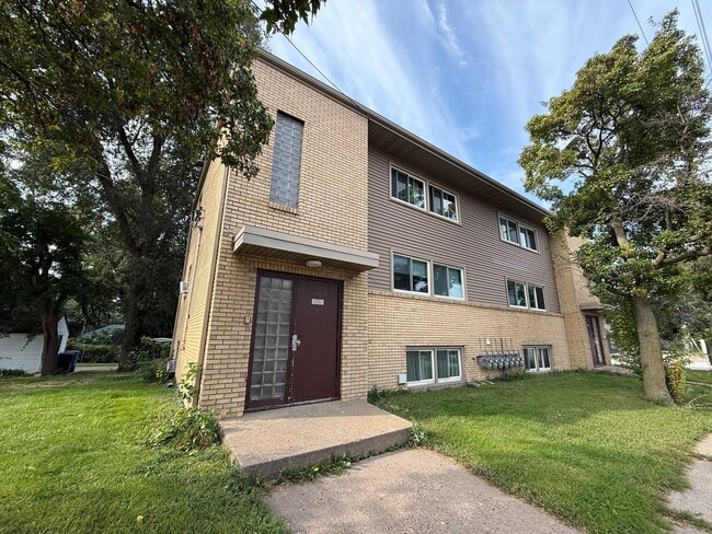 property at 2606 E Hennepin Ave