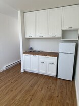 245 County Road 39, Unit 3 in Southampton, NY - Building Photo