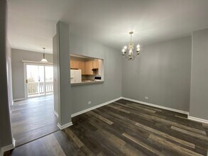 1105 N Claremont Dr in Palatine, IL - Building Photo - Building Photo