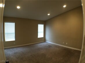 8649 Trafalgar Dr in Las Vegas, NV - Building Photo - Building Photo