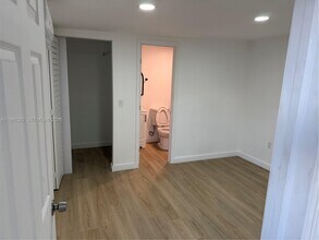 2101 NW 105th Terrace in Miami, FL - Foto de edificio - Building Photo