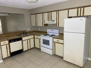 121 Cascade St in Deltona, FL - Building Photo - Building Photo