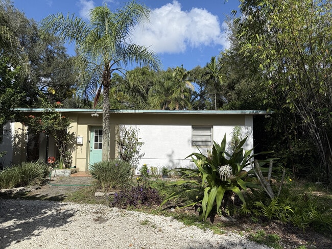 451 NE 134th St in North Miami, FL - Building Photo - Building Photo