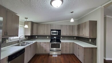 23 Andreasen Dr in Kensington, MN - Building Photo - Building Photo