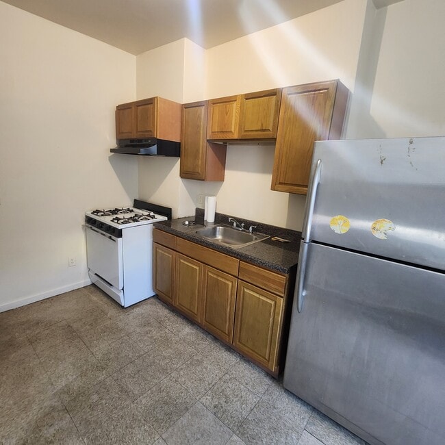 651 S 13th St, Unit 1 in Newark, NJ - Building Photo - Building Photo