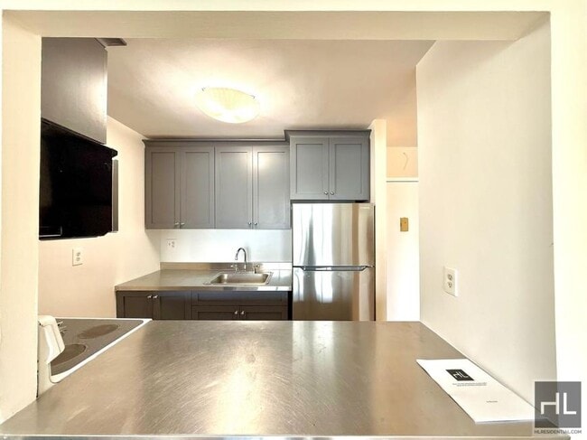 25-40-40 Shore Blvd in Queens, NY - Building Photo - Building Photo