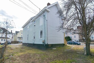 979 Dwight St-Unit -2 in Holyoke, MA - Building Photo - Building Photo