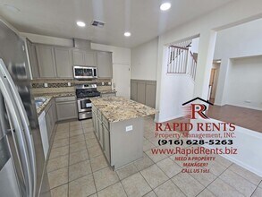 555 Centre Ct Dr in Tracy, CA - Building Photo - Building Photo