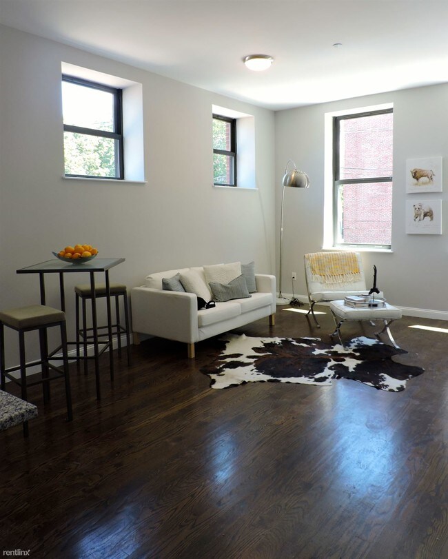 10 Merrymount Rd-Unit -Apt 303 in Quincy, MA - Building Photo - Building Photo