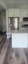 7413 Matteo Dr in Niagara Falls, ON - Building Photo - Building Photo