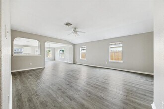7901 Fallen Oak Ln in Texas City, TX - Building Photo - Building Photo