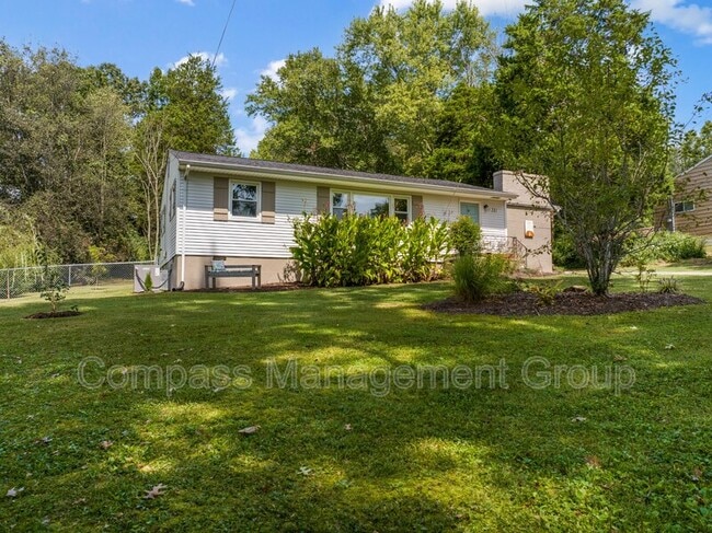 321 Sarvis Dr in Knoxville, TN - Building Photo - Building Photo