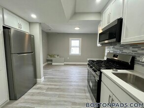 103 Felton St in Waltham, MA - Building Photo - Building Photo