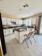 10170 Susan Ave in Hesperia, CA - Foto de edificio - Building Photo