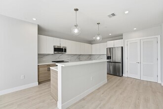 40 Center St in Jersey City, NJ - Foto de edificio - Building Photo