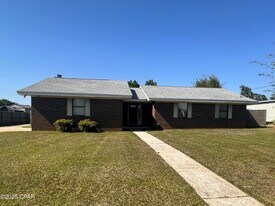 618 Gabriel St in Panama City, FL - Building Photo