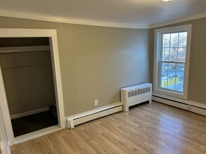 1551 Main St, Unit Apt 3 in Athol, MA - Foto de edificio - Building Photo