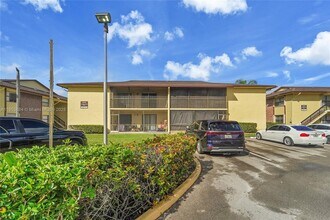 10035 Winding Lake Rd in Sunrise, FL - Building Photo - Building Photo