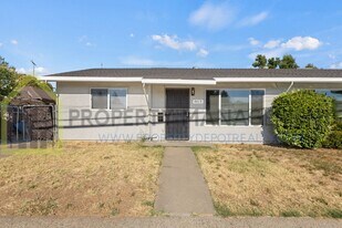 4415-4417 73rd St in Sacramento, CA - Building Photo