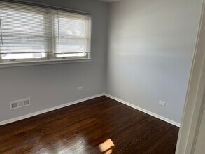 83 Indianwood Dr in Thornton, IL - Building Photo - Building Photo