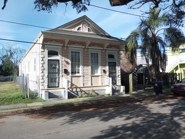 2119 Danneel St in New Orleans, LA - Foto de edificio - Building Photo