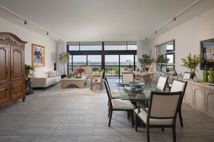 2450 Presidential Way in Palm Beach, FL - Building Photo