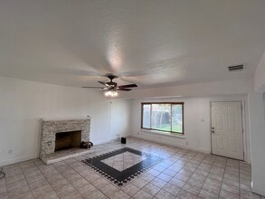 7425 Carella Dr in Sacramento, CA - Building Photo - Building Photo