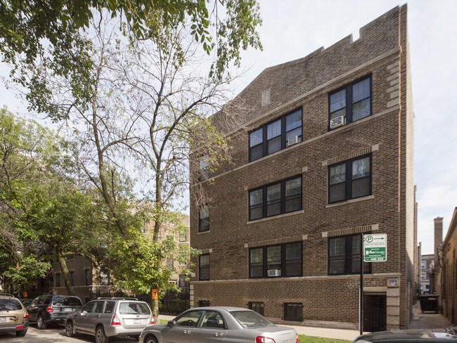 654 W Cornelia Ave in Chicago, IL - Building Photo - Building Photo