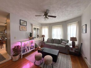 9 Amaranth Ave, Unit 1 in Medford, MA - Foto de edificio - Building Photo