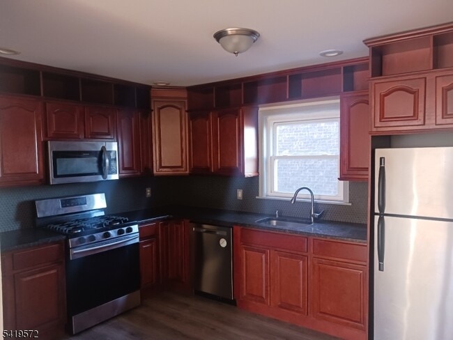 83 N Willow St in Montclair, NJ - Foto de edificio - Building Photo