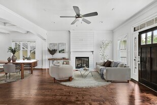 2221 10th Ave S in Nashville, TN - Building Photo