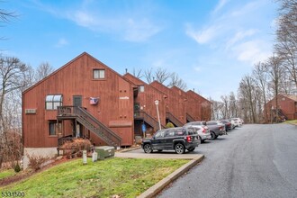 1 Purgatory Ct in Vernon, NJ - Foto de edificio - Building Photo