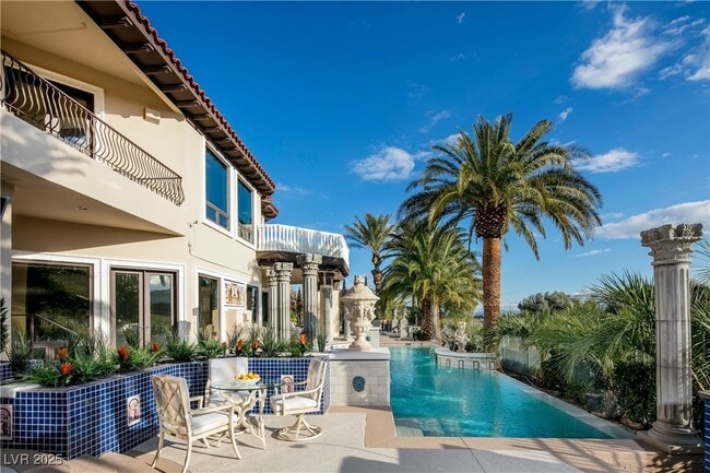 8801 Palm Greens Ct in Las Vegas, NV - Building Photo - Building Photo