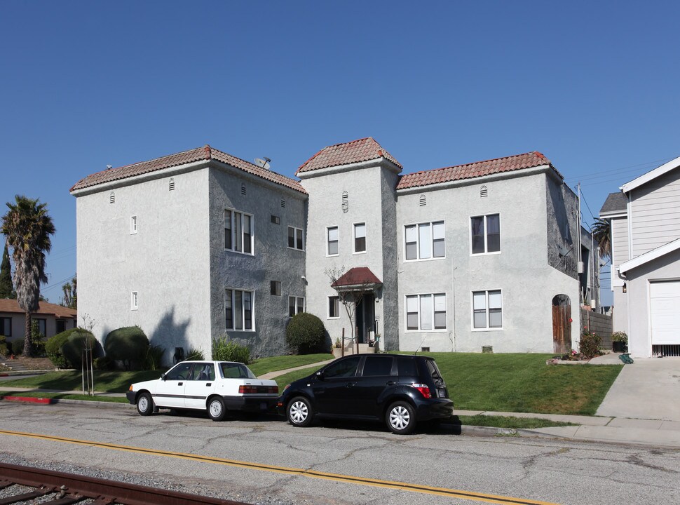 704-706 Sartori Ave in Torrance, CA - Building Photo