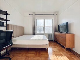 Furnished room/NOT APARTMENT, Unit 2 in Queens, NY - Building Photo