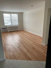 123 Gallagher Rd in Wayne, PA - Foto de edificio - Building Photo