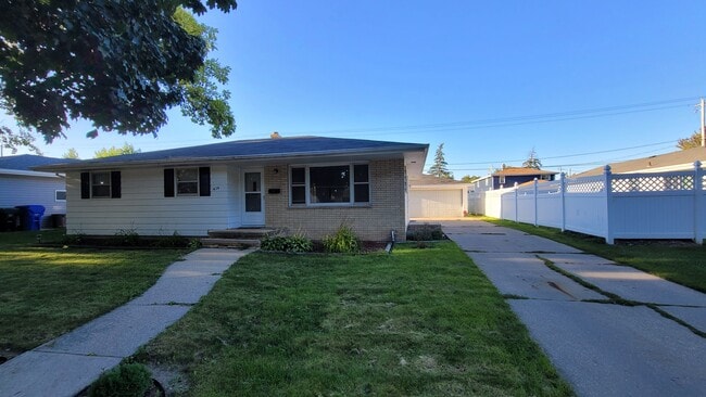 property at 1826 E Lindbergh St